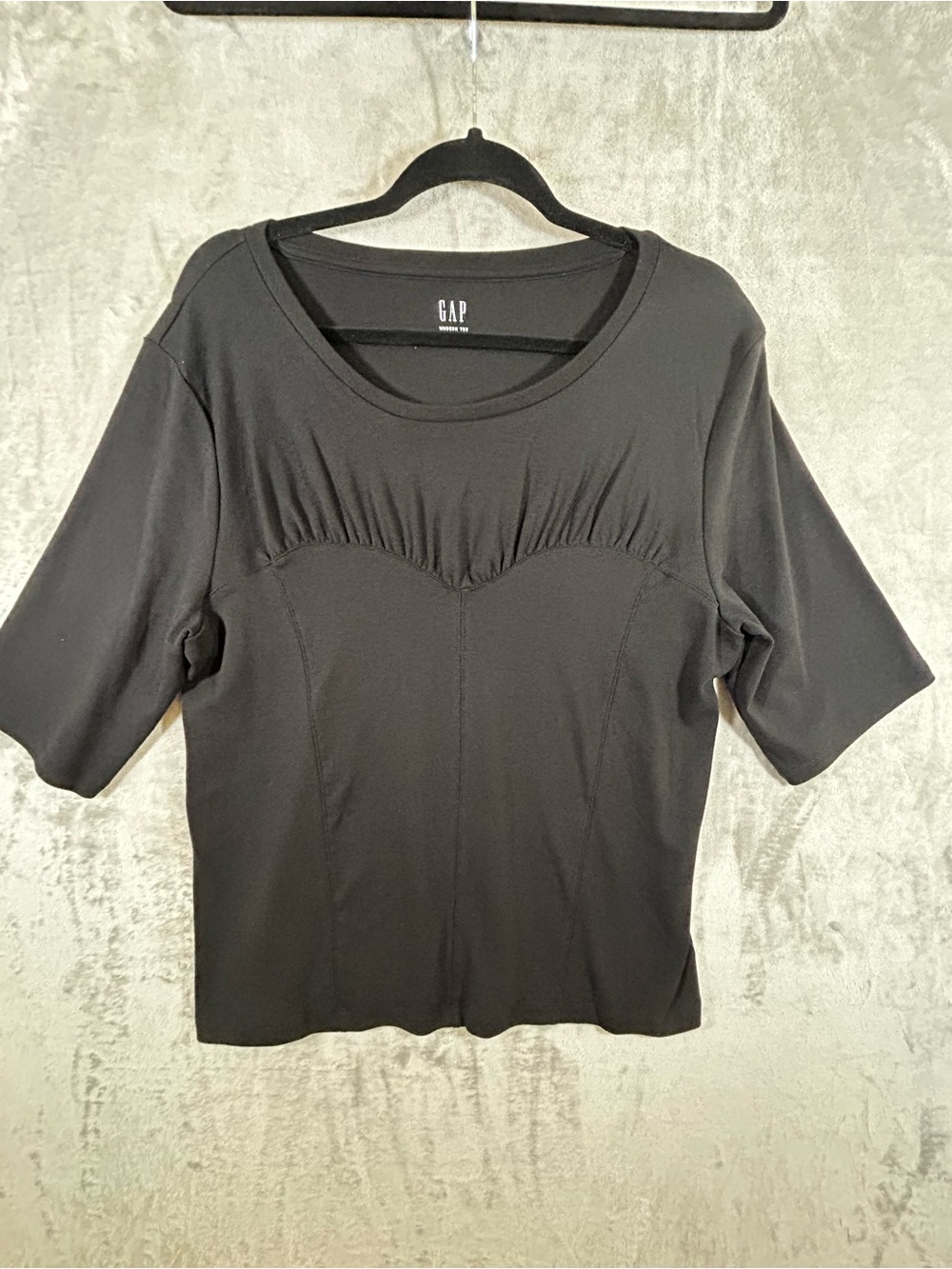 GAP Black Short-Sleeve Scoop-Neck Tee with Bust Gather